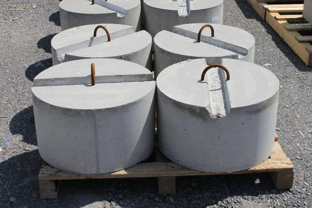 Round concrete dock weights with central lifting loops